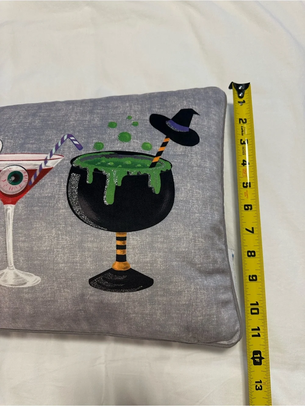 Halloween Cocktail Graphic pillow - Gray